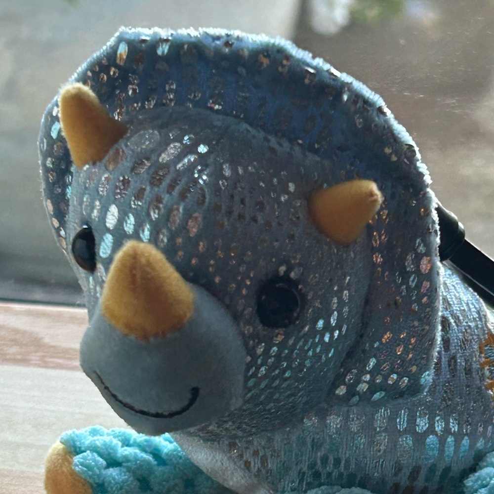 4/$20🌷 🦕Scentsy Buddy Clip🦖Terra the Triceratops ~ Scented Tropic Tango 🍊🥭🥥🌴 - Picture 7 of 8